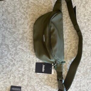 NWT Foldie Cross Body Fanny Pack